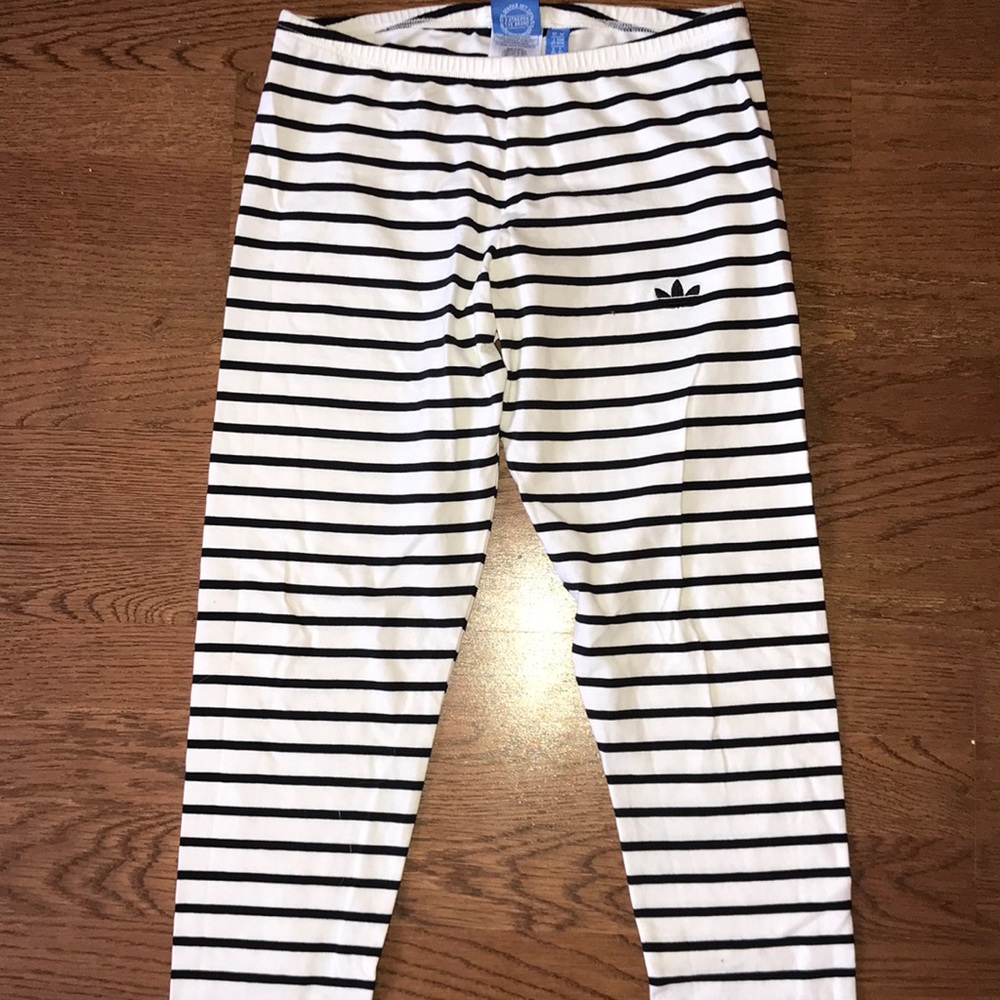 SUPER TRENDY ADIDAS STRIPPED LEGGINGS
